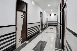 Townhouse Majestic Inn - Image 5