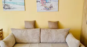 Sunny Parkside Apartment - Image 2