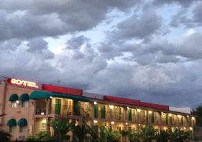 Crown Motel - Image 1