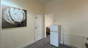 Beach & City Access - 2 Floors, Full Kitchen, Free Parking - Image 4