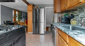 Cozy Stay in Edison NJ Near EWR-Train NYC-2 Queen Beds & Parking Bonus Sofa Bed - Image 4