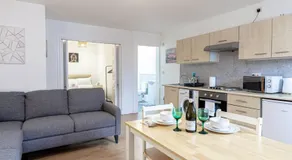 Cosy & Fully Equipped Cottage in Swinton - Image 4