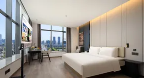 Atour Hotel Wuxi East Station Yingyuehu Park Metro Station - Image 2