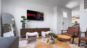 Up to 6 Guests - Stylish Retreat - Image 2