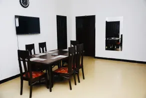 Lux Lounge Guest House - Image 2