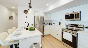 Contemporary Comfort 2BR Kitchener Escape - Image 3