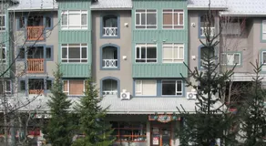 Town Plaza Suites by Golden Dreams - Image 5