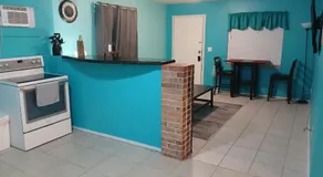 GpL 5542 Cozy Getaway with bright colors & full kitchen - Image 3