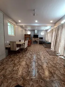 ROARER MANOR - Image 3