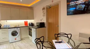 Kennedy House by Blackpool Service Apartments - Image 5