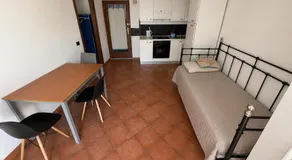 Maison Jaune 26 - Image 2