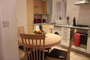 Eldridge Court Apartment - Image 4