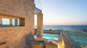 Lucia Beachfront Suite - Image 3