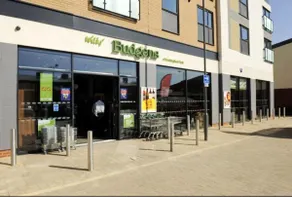 Aylesbury House with Free Parking, Super-Fast Wifi and Smart TV with Netflix by Yoko Property - Image 5