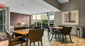 Luxury 17th Floor Downtown Dallas High-Rise with Free Parking, City Views, Pool & Gym - Image 5