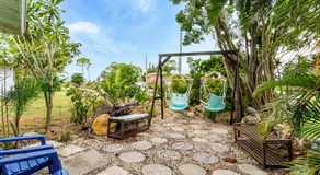 Lemon Bay Hideaway, Retro Beach Bungalow - Image 4