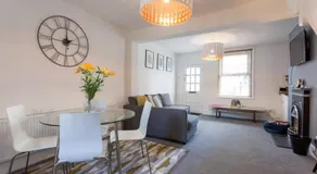 Hastings House - Modern 2 Bedroom House in Central Luton & Near Airport - Image 3