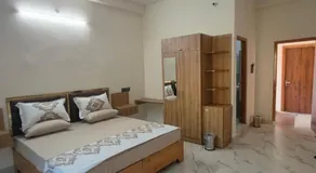Da Sampurn Hotel - Image 2