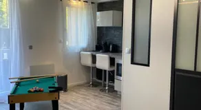 T2 rénové, jaccuzi, sauna, sièges massants, jardin, parking, métro - Image 2
