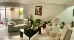 Room near Airport/ Cerca del Aeropuerto - Image 3