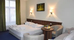 Meggyes Hotel - Image 2