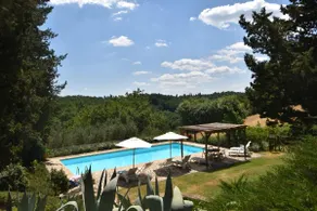 Lejlighed i en storslået gård med terrasse, i det grønne i Chianti. - Image 3