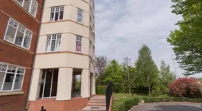 Boutique 2-Bed Apartment in Wolverhampton Centre - Image 3