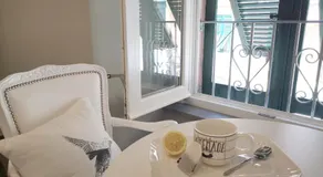 Vernazza Luxury Apartment - Image 4
