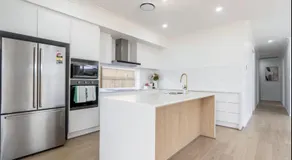 Modern 4-Bedroom Home in Pallara - Free Parking Close to Brisbane - Image 5