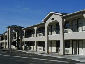 American Inn & Suites - Image 4