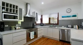 Burrill's Cedar Cottage - Walking Distance to Water - Linen Not Provided - Image 3