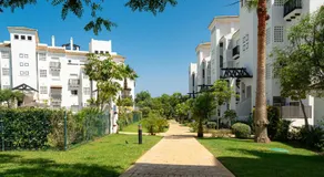 2091- Apt close from all amenities - Image 5