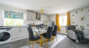 F1TR Luxurious & Comfy Stay - Image 4