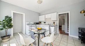 Cozy Up in 5BR Apt Near Charming Oak Square - Image 2