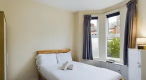 NEW! Classic 3BR House just 15 mins to city Centre - Image 2