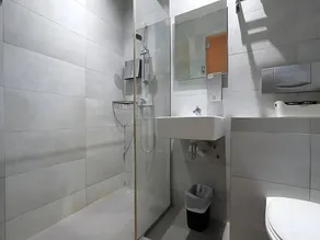 Champion Hotel - Image 4
