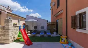Apartment Karlo, Heated pool, private parking - Image 4