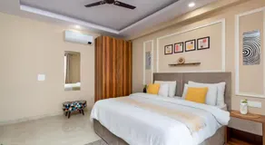 Vaneen Stay Luxury 1BHK Apartment with Balcony Sector 42 Golf Course Road - Image 2