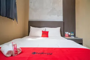 RedDoorz near Wisata Paribendo Lawang - Image 2