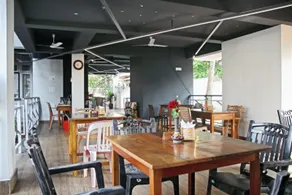 Peravel Beach Holiday Home - Image 2