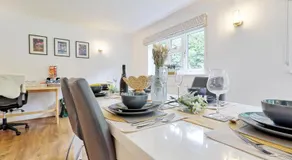 4-Bedroom Family Home with Garden, BBQ & Free Parking in Epping - Image 2