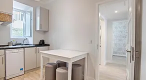 BmyGuest - Ambassador Boutique Apartment II - Image 3