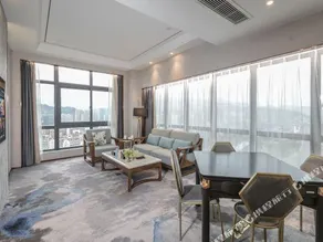 Monarch Hotel - Image 3