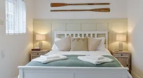 Sandgate Apartment - Image 2