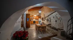 Apanemia Inn House - Image 3