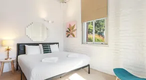 Spacious 1 Bedroom Apartment in Teneriffe Brisbane - Image 2