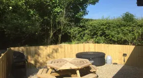 Romantic Getaway Luxury Wooden Cabin With Private Hot Tub and BBQ - Image 5