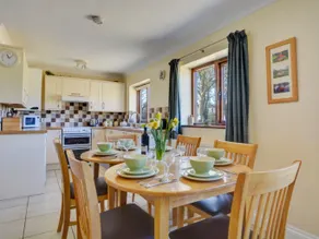 1 Barge Cottage - Image 2