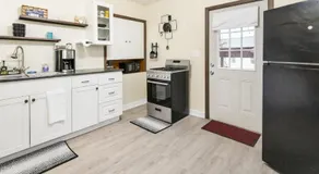Spacious 2BR Apt • Free Parking • Baden - Image 3