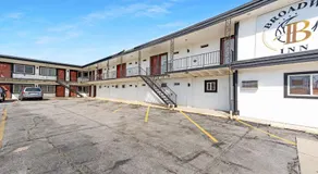 Broadway Inn - Image 4